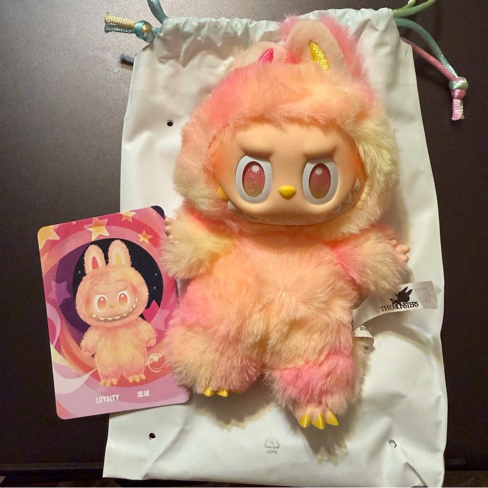 LOYALTY Big Into Energy Vinyl Plush Pendant Labubu